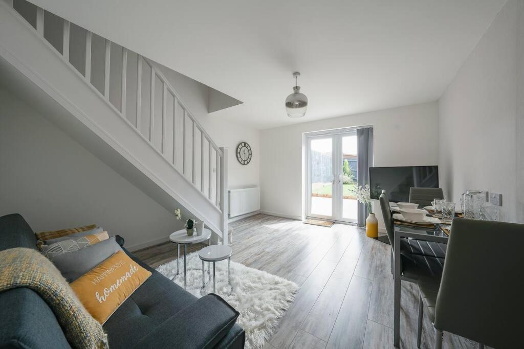 Stylish 2-Bed Home - For Company Contractor And Leisure Stays - Nec, Airport, Hs2, Contractors, Resort World Бирмингем Экстерьер фото