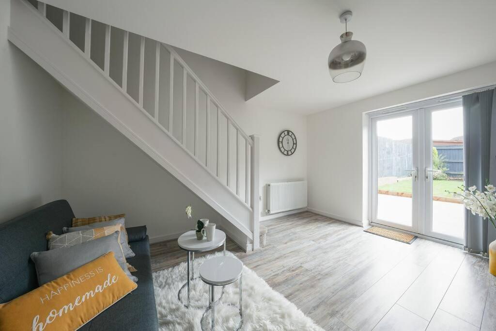 Stylish 2-Bed Home - For Company Contractor And Leisure Stays - Nec, Airport, Hs2, Contractors, Resort World Бирмингем Экстерьер фото